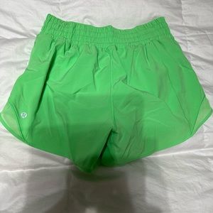 Lululemon hotty hot short high-rise lined short 4”, lime green, size 6